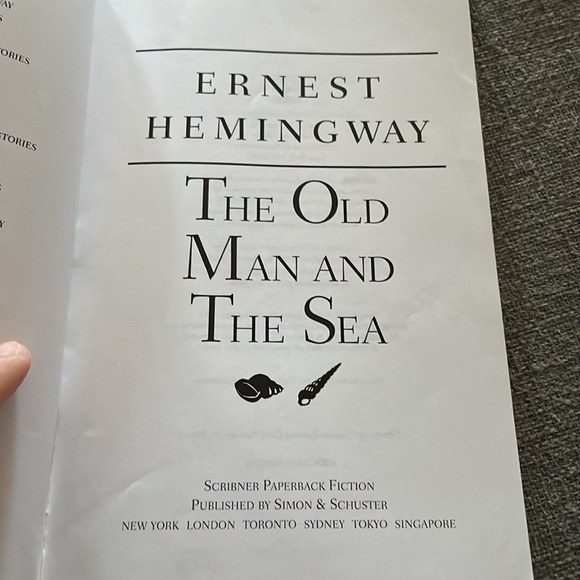 Book "The Old Man and The Sea" by Ernest Hemingway - Picture 7 of 8